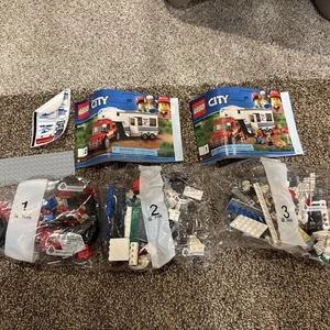 LEGO CITY Set Pickup e Caravan 60182 Nuovo Fuori Scatola RITIRATO Sacchetti Sigillati - Foto 1 di 7
