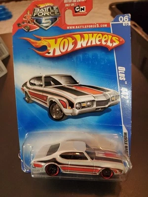 Hot Wheels 2009 Muscle Mania Series #82 Olds 442 blanco perla con PR5s Foto 1 de 2