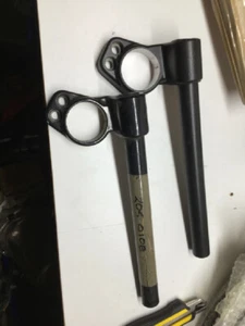 Triumph 900 Sprint Sport Trident Trophy Right Handle Bar New 2040108-T0301 L2 - Picture 1 of 2