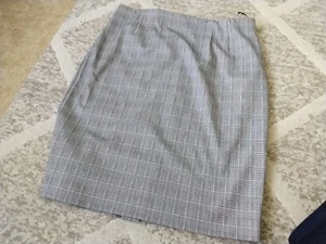 Amanda chelsea size medium gray skirt - Picture 1 of 4