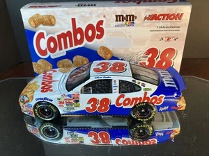 Elliott Sadler #38 Combos M&M's 2003 Ford Taurus Club Car RCCA 604 1:24 - Picture 1 of 13