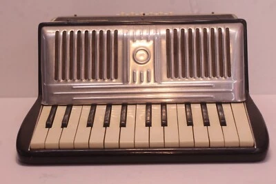 Acordeón Camerano vintage de Italia / piezas reparación restaurar o exhibir envío gratuito Foto 1 de 4