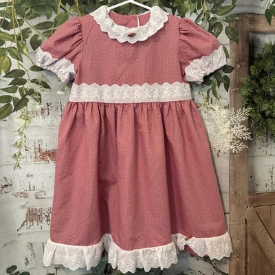 Vintage hecho a mano niñas 4-5T? Vestido rosa punto suizo encaje cottagecore años 80 Foto 1 de 4