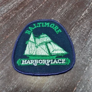 Parche de recuerdo bordado vintage Baltimore Harborplace azul marino y verde 3,5" X 3" - Imagen 1 de 4