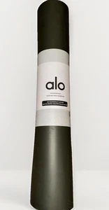 NEW Alo Yoga Warrior Mat Jungle Color - NWT. Minor shelf-wear MSRP $148 - Picture 1 of 7
