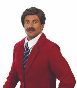 Ron Burgunderrote Herrenperücke & Tash für Erwachsene Anchorman Zeitungsleser Kostüm - Bild 1 von 2