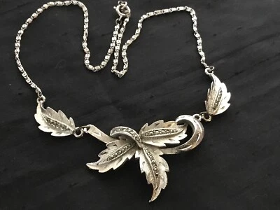 Collar articulado vintage esfinge de metal blanco (plata) y hoja de marcasita #3903 Foto 1 de 4