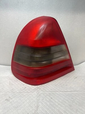 Mercedes-Benz C280 1995 lado del conductor izquierdo lr luz trasera lámpara fabricante de equipos originales (D5-61) Foto 1 de 4