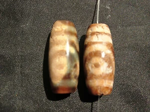2 piezas excelentes cuentas de ágata antigua natural tibetana Dzi *2 ojos* 13x28 mm RR018 - Imagen 1 de 5