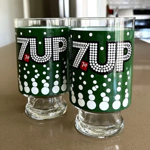 Vintage 1970's 7-Up Soda Bubbles Promotional Footed Drinking Glass - Picture 1 of 10