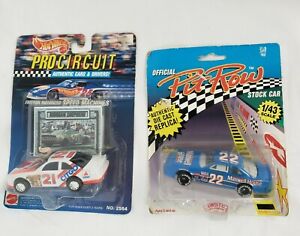 2 Hot Wheels Pro Circuit NASCAR Racing, Pit Row 1:43 scale Vintage 1992 Sealed