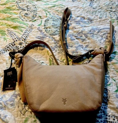 NUEVO - Correa convertible de cuero genuino color hueso anudado Frye Nora precio de venta sugerido por el fabricante $178. Foto 1 de 4