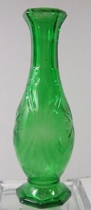 Vintage Green Depression Glass Starburst Embossed Stemmed 7 inch Mini Bud Vase - Picture 1 of 5