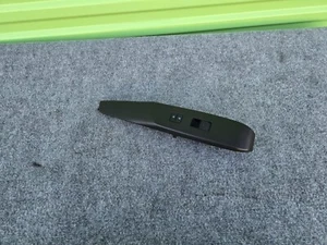 Interruptor ventana pasajero delantero derecho TOYOTA CAMRY SE 18-22 CON MOLDURA NEGRA OEM - Imagen 1 de 8