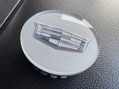 SILVER Cadillac 9597375 23156594 ATS CTS CT6 XT5 SRX XTS Wheel Center Cap OEM Foto 1 de 4