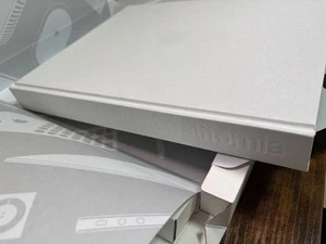 Designed By Apple In California Book Size 32.5×26.5cm  Jony Lve Steve Used - Imagen 1 de 8