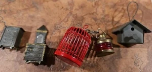 Casa delle bambole vintage voliera/gabbia/lanterna/mobili in miniatura in plastica - Foto 1 di 7