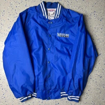 Hartwell Chaqueta Deportiva Varisty Azul y Blanco Bomber con Bordado Wexford Homes Foto 1 de 4