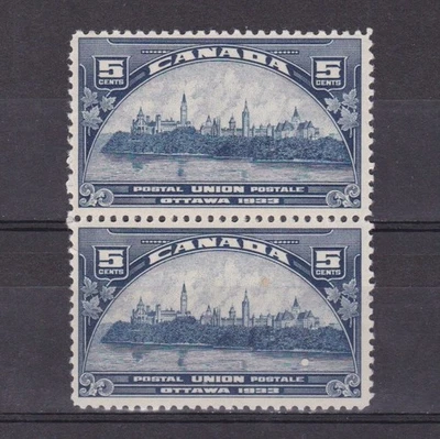 CANADA 1933, SG# 329, CV £26, pair, Government Buildings, Ottawa, MH/MNH - Image 1 of 2
