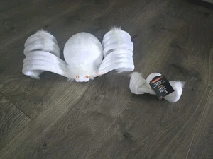 Hyde & Eek 2 Stück weiße Spinnen: 20" & 10", leuchtet mit Schwarzlicht, Innenbereich, neu! - Bild 1 von 8