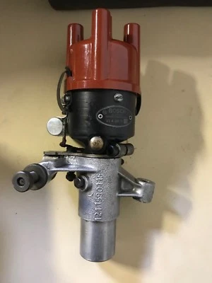Un distribuidor de encendido Bosch temprano para Mercedes Benz 190SL Foto 1 de 4