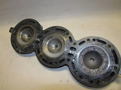 Moto acuática Kawasaki 2002 900 STS, culata motor 11001-3737 Foto 1 de 4