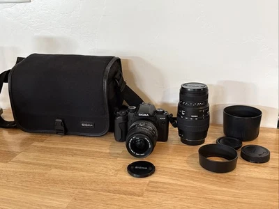 Sigma SA-7N SLR Film Camera with 28-80mm Lens and 70-300mm lens, original bag - Image 1 of 4