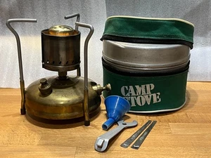 Estufa de queroseno vintage Shinabro 680 con utensilios de cocina - Imagen 1 de 14