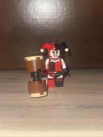 LEGO Harley Quinn minifigure With Hammer from Jokerland 76035