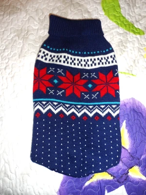 NWOT Throw Me a Bone Blue, Red Poinsettia Acrylic Dog Pet Sweater Size L FREE SH - Image 1 of 4