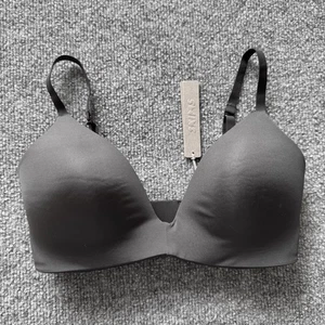 SKIMS Wireless Form leicht gefütterter 32D BH ONYX BR-WRL-1889 schwarz Neu mit Etikett NEU - Bild 1 von 6