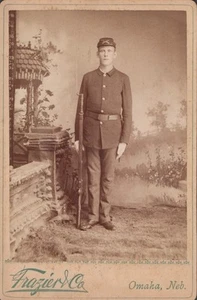 Vintage Foto Portrait eines Mannes in voller Militäruniform aufgenommen in Omaha - Bild 1 von 1