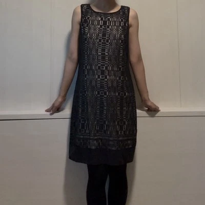 Mini Vestido Mod Go Go Pequeño Estudio M Negro + Blanco Geométrico Encaje Malla Superposición Foto 1 de 4