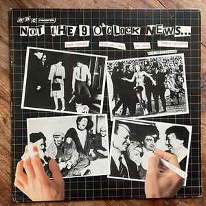 NOT THE 9 O'CLOCK NEWS VG+/ EX VINYL LP VINYL LP / FIRST PRESSING - Imagen 1 de 12