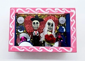 Braut & Bräutigam Hochzeit Mexikanischer Tag der Toten Schattenbox Volkskunst Brandneu - Bild 1 von 15