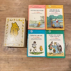 A Treasury Of Winnie the Pooh Box Set Of 4 By A.A. Milne 1974 Vtg PB Children's - Picture 1 of 21