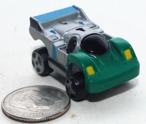 Kleiner Kunststoff Rennwagen in grau & grün - Bild 1 von 4