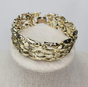 Vtg Coro Pegasus Gold Tone Bracelet Textured Polished Chain Clasp Signed - Picture 1 of 13