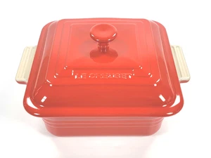 Le Creuset Stoneware Classic Square Baking Dish 23cm / 3L w/Lid color ~ CARMIN - Picture 1 of 11