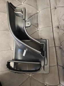 Land Rover Discovery L462 Radiator Air Deflector Front Right 2017-25 LR126065 - Picture 1 of 5
