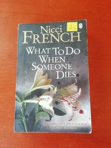 WHAT TO DO WHEN SOMEONE DIES - NICCI FRENCH - PENGUIN BOOKS - Foto 1 di 1
