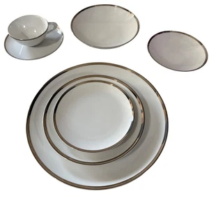 Sango Fine China Pallas Gedeck 7 Teile Weiß & Silberrand Elegantes Design - Bild 1 von 10