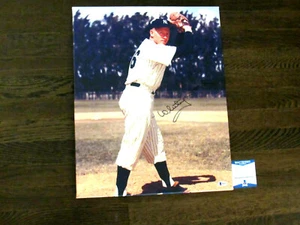WHITEY FORD 1961 WSC YANKEE HOF SIGNED AUTO RARE CANVAS ART 16X20 PHOTO BECKETT - Picture 1 of 3