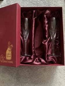 Set Of 2 Clear Cut Crystal Champagne Glasses/Flutes - Picture 1 of 2