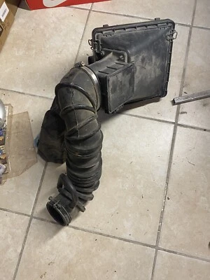 Conjunto de filtro de aire usado se adapta a: Mitsubishi 3000gt 1994 con sensor de flujo de aire de masa Foto 1 de 4