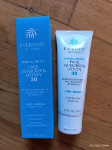 UNSUN Lozione Solare Viso Colorata Minerale SPF 30 Medio Leggero 50 ml 1,7 Floz - Foto 1 di 6