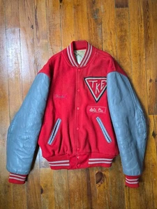 Chaqueta Universitaria Early Tau Kappa Epsilon TKE Fraternidad Talla 44 Rojo Gris -Mandril - Imagen 1 de 17