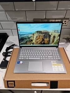 Excellent Touchscreen Asus Vivobook 15.6" Laptop i5 13th Gen / 16gb / 512nvme - Picture 1 of 15
