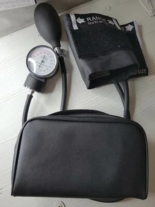 Aneroid Sphygmomanometer Manual Blood Pressure Monitor Checker BP Cuff Gauge Kit - Bild 1 von 5
