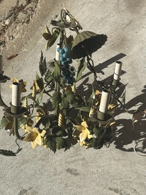 ANTIGUA ARAÑA ITALIANA TOLE 4 BRAZOS LUZ DE TECHO FLORES ITALIA VINTAGE Foto 1 de 4